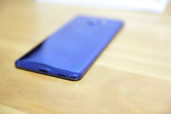 HTC U Ultra 寶石藍開箱 質感非凡!!