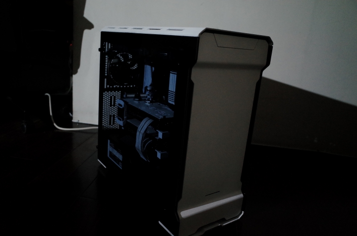 【電腦組件MOD】黑與白的強迫症 Phanteks ENTHOO EVOLV ATX Tempered Glass