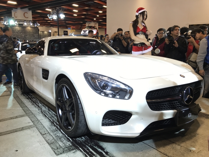 車展看到紅色Q60實車!!