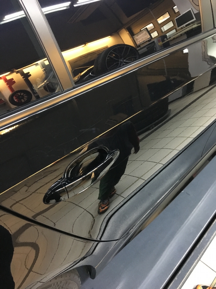 令人傻眼的新年禮物: 車禍出險回原廠維修換來滿滿的大刮傷