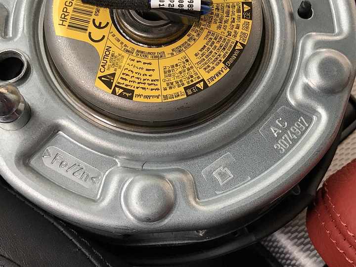 謠言終結者:BMW F系列M方向盤 所謂山寨氣囊 實測