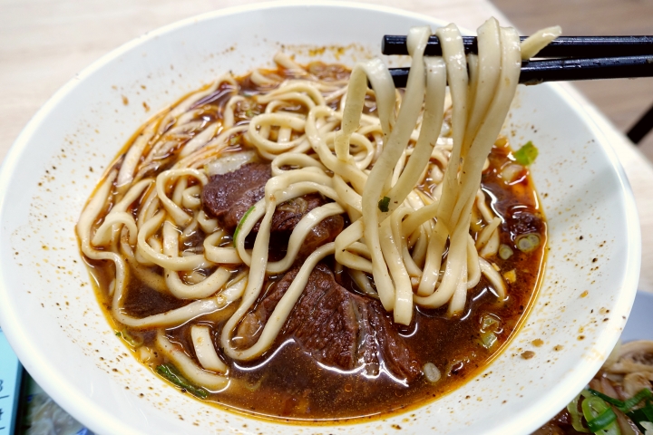 <台南東區-滋津麵館>食記持續更新中...發現超級棒的老麵館,真材實料的傳統好味道!!2017/3/1更新...