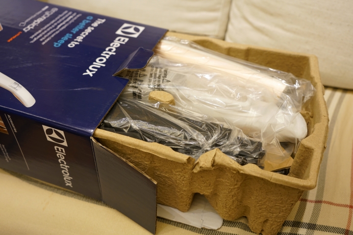 【開箱】伊萊克斯 7th Ergorapido 無線吸塵器(簡測對照Dyson DC63)
