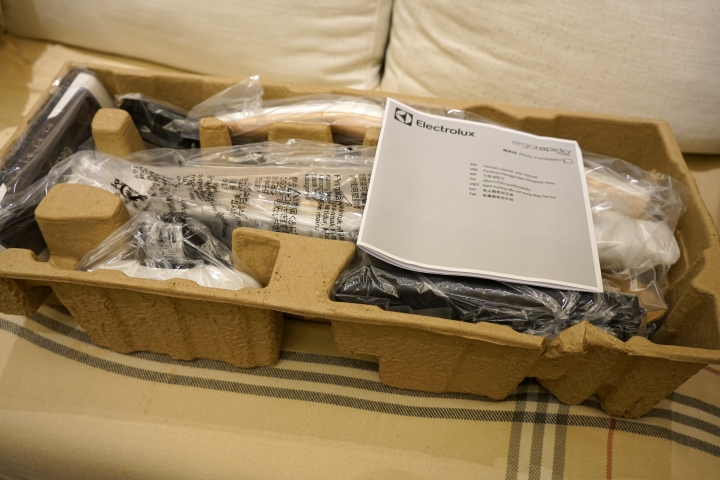 【開箱】伊萊克斯 7th Ergorapido 無線吸塵器(簡測對照Dyson DC63)