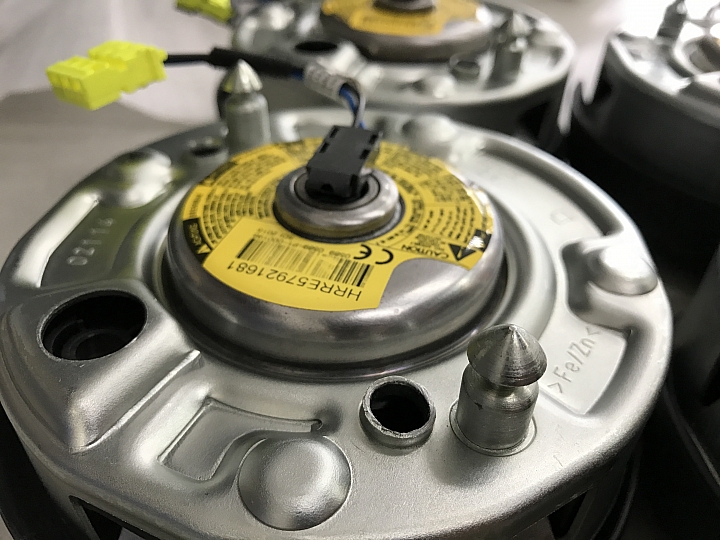 謠言終結者:BMW F系列M方向盤 所謂山寨氣囊 實測