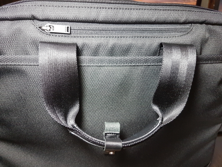 去日本跨年不小心就入手了一個porter公事包..