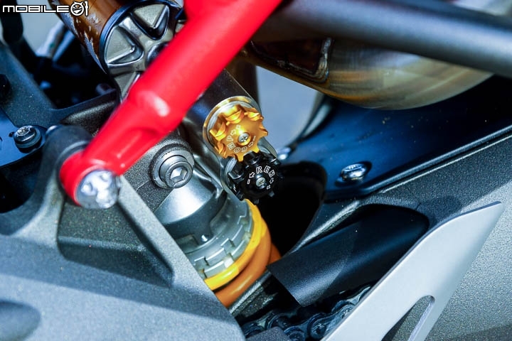 配備滿載暴力街跑 Triumph Speed Triple 1050R