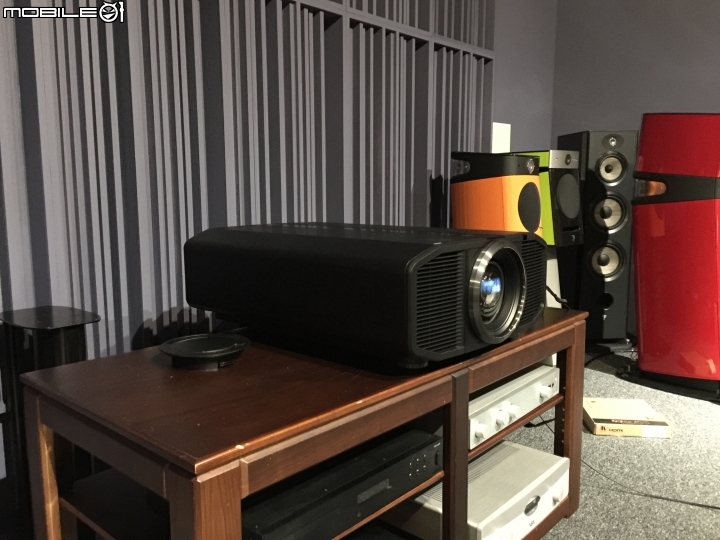 JVC DLA-Z1 4K 雷射投影機 微開箱分享