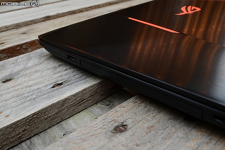 有RGB鍵盤的GTX1050TI遊戲筆電 ASUS ROG Strix GL553VE