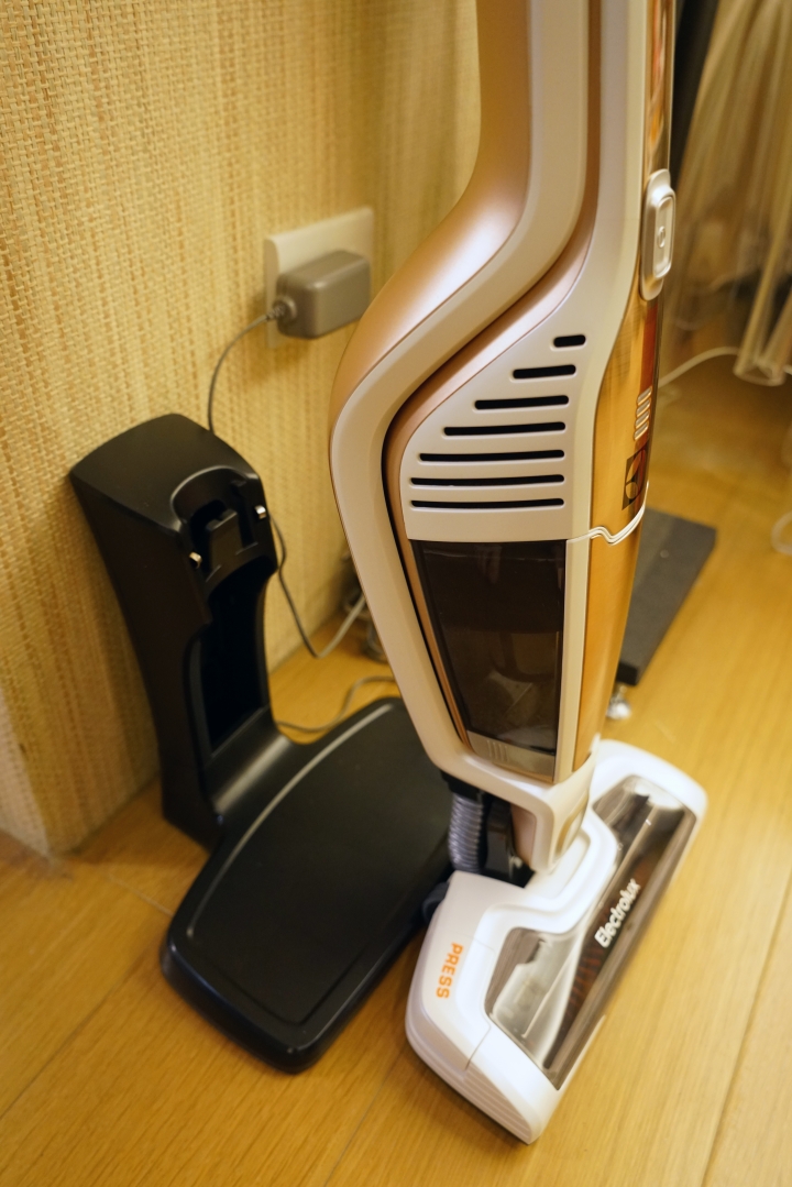 【開箱】伊萊克斯 7th Ergorapido 無線吸塵器(簡測對照Dyson DC63)