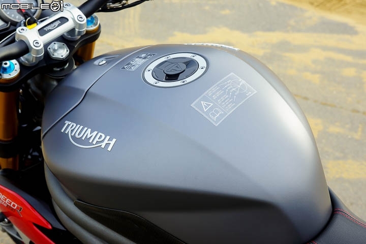 配備滿載暴力街跑 Triumph Speed Triple 1050R