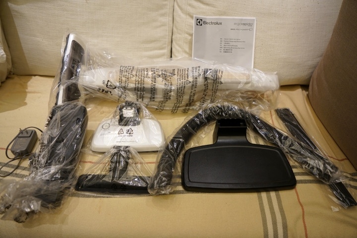 【開箱】伊萊克斯 7th Ergorapido 無線吸塵器(簡測對照Dyson DC63)