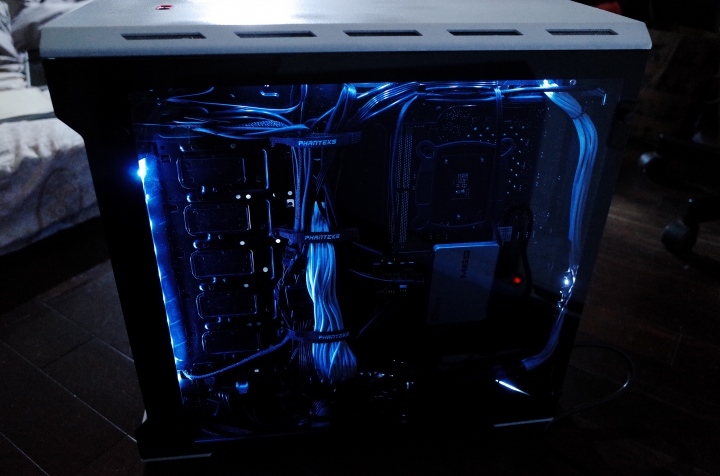 【電腦組件MOD】黑與白的強迫症 Phanteks ENTHOO EVOLV ATX Tempered Glass