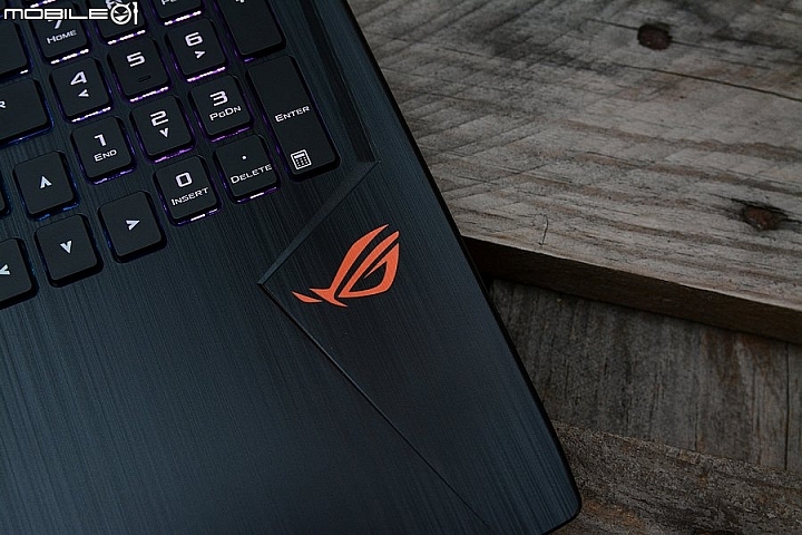 有RGB鍵盤的GTX1050TI遊戲筆電 ASUS ROG Strix GL553VE