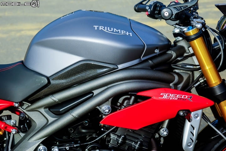 配備滿載暴力街跑 Triumph Speed Triple 1050R