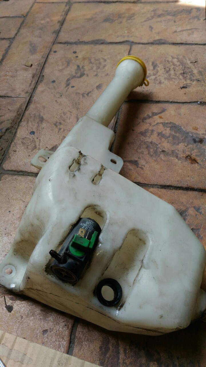 老車擺脫不了的命運…東西一直壞…(雨刷噴水馬達篇)