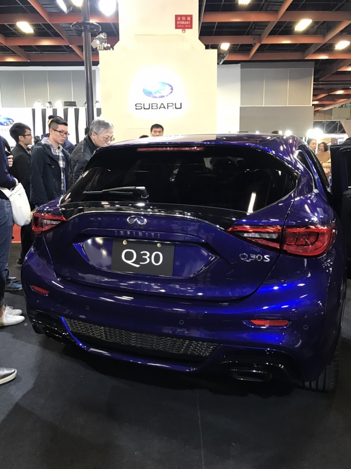 車展看到紅色Q60實車!!