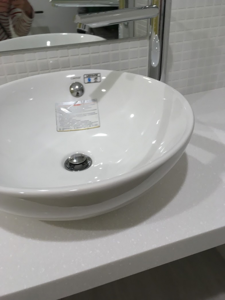 請問 廁所洗手檯面下方 收尾防潮的方法