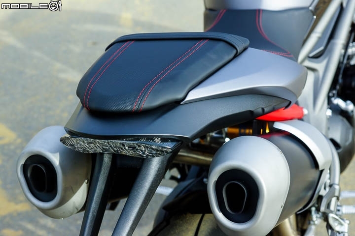 配備滿載暴力街跑 Triumph Speed Triple 1050R