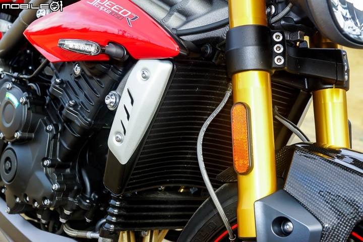 配備滿載暴力街跑 Triumph Speed Triple 1050R