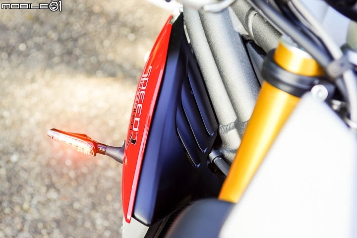 配備滿載暴力街跑 Triumph Speed Triple 1050R