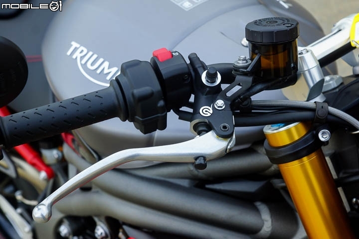 配備滿載暴力街跑 Triumph Speed Triple 1050R