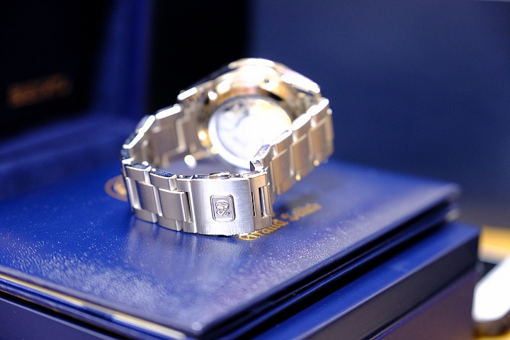白色的誘惑——實而不華 Grand Seiko SBGM025