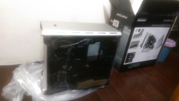 【電腦組件MOD】黑與白的強迫症 Phanteks ENTHOO EVOLV ATX Tempered Glass