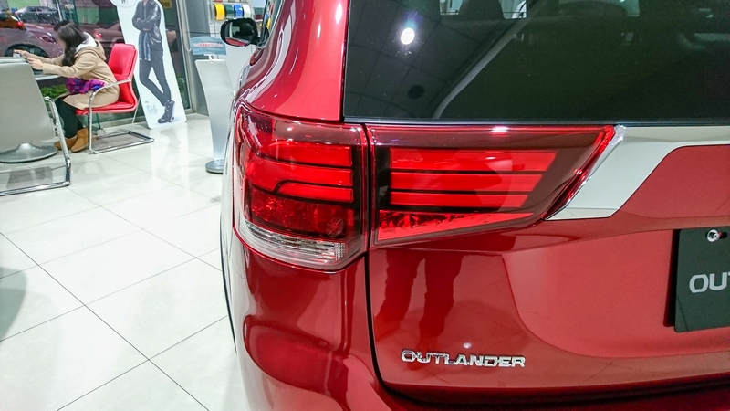 Outlander霓光紅實車好看啊!!