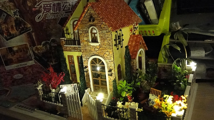 【分享】獨棟袖珍透天厝:愛情公寓 Love House