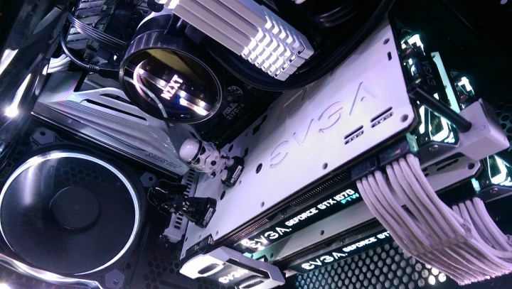 【電腦組件MOD】黑與白的強迫症 Phanteks ENTHOO EVOLV ATX Tempered Glass