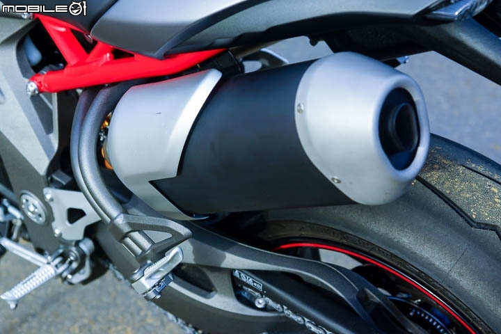 配備滿載暴力街跑 Triumph Speed Triple 1050R