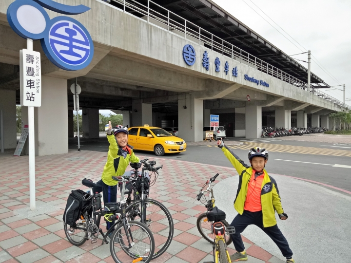 一人帶二個小男生花東五天四夜單車行(已順利完成)