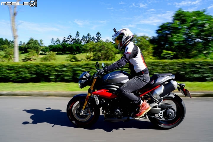 配備滿載暴力街跑 Triumph Speed Triple 1050R