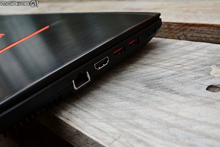 有RGB鍵盤的GTX1050TI遊戲筆電 ASUS ROG Strix GL553VE