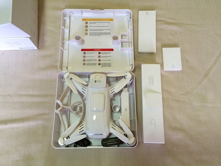 Yuneec Breeze 4K 簡單開箱 及 返廠維修