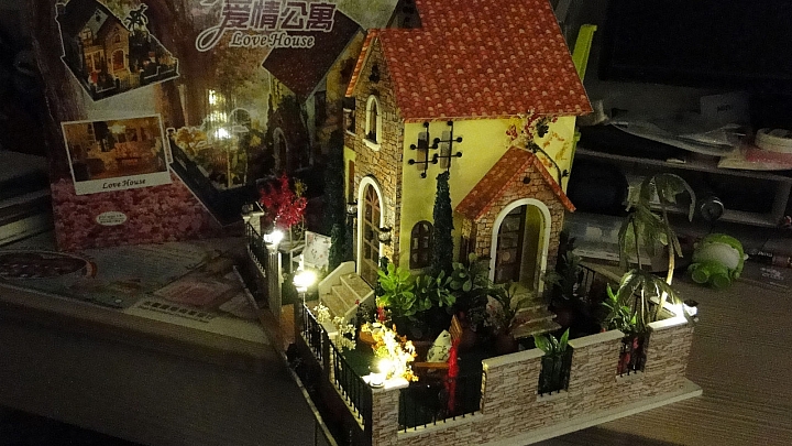 【分享】獨棟袖珍透天厝:愛情公寓 Love House