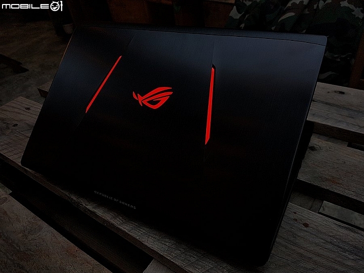 有RGB鍵盤的GTX1050TI遊戲筆電 ASUS ROG Strix GL553VE
