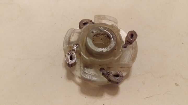 惠而浦9545洗衣機更換止滑片。(衣服洗不乾淨,脫水不乾)