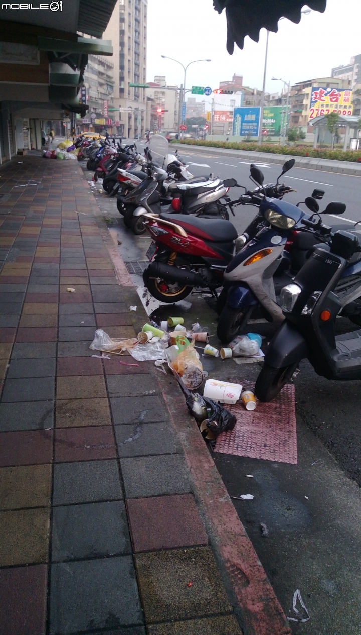 五分埔生意很競爭?連買垃圾專用袋的錢都要省?