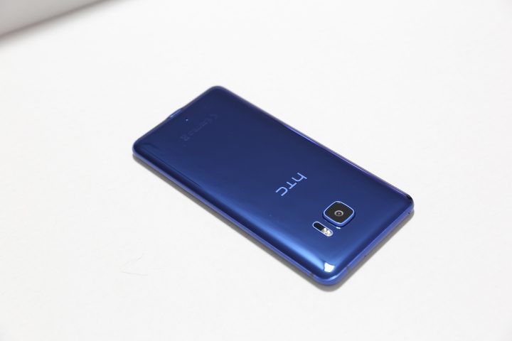 HTC U Ultra 寶石藍開箱 質感非凡!!