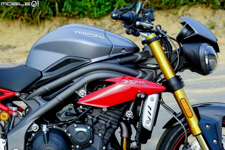 配備滿載暴力街跑 Triumph Speed Triple 1050R