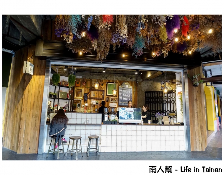 【台南中西區-咖啡館】市區轉角處世外桃源│完全是小編愛的風格│咖啡也很平價~花樓follow coffee