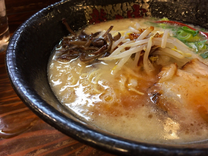 【美食。食記】東京 新宿 豆瓣鹹香 湯底醇厚 ラーメン 龍の家 新宿 小滝橋通り店 給喜歡一蘭的長髮女孩 拉麵 沾麵 推薦