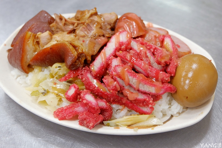 【新莊】阿奕の腿庫飯--大綜合飯1,腿庫、紅燒肉與香腸的協奏曲