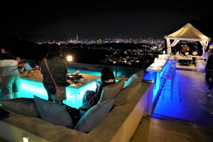 【台北陽明山 | 景觀餐廳】峇里島風格的約會與夜景聖地✦The Top 屋頂上