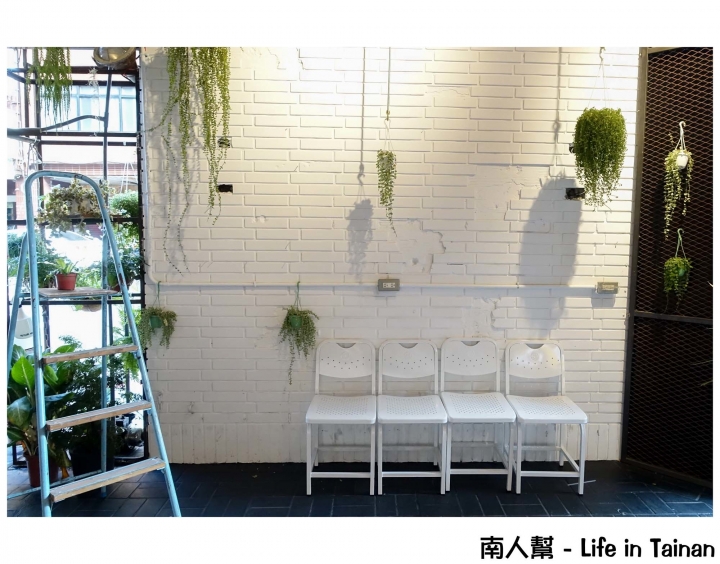 【台南中西區-咖啡館】市區轉角處世外桃源│完全是小編愛的風格│咖啡也很平價~花樓follow coffee