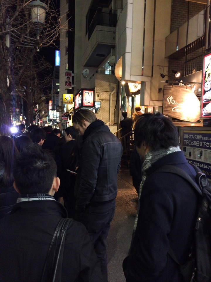 【美食。食記】東京 新宿 豆瓣鹹香 湯底醇厚 ラーメン 龍の家 新宿 小滝橋通り店 給喜歡一蘭的長髮女孩 拉麵 沾麵 推薦