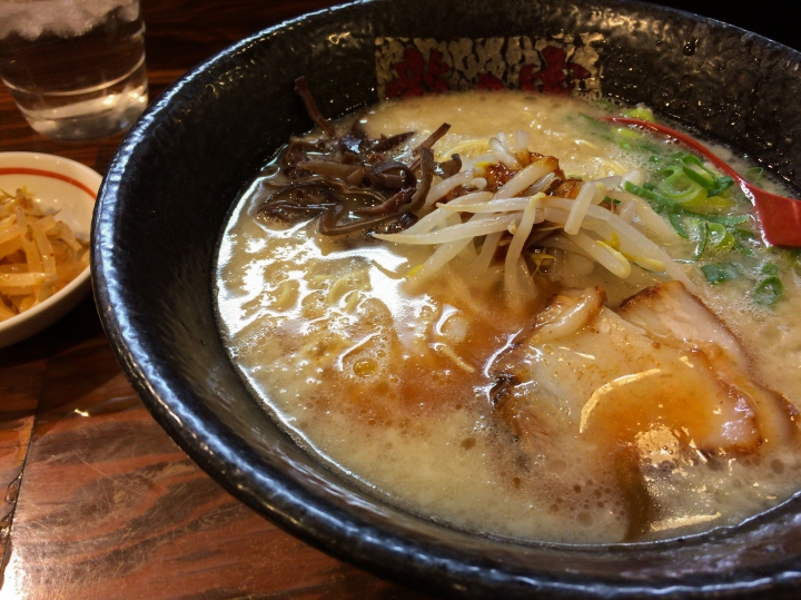 【美食。食記】東京 新宿 豆瓣鹹香 湯底醇厚 ラーメン 龍の家 新宿 小滝橋通り店 給喜歡一蘭的長髮女孩 拉麵 沾麵 推薦