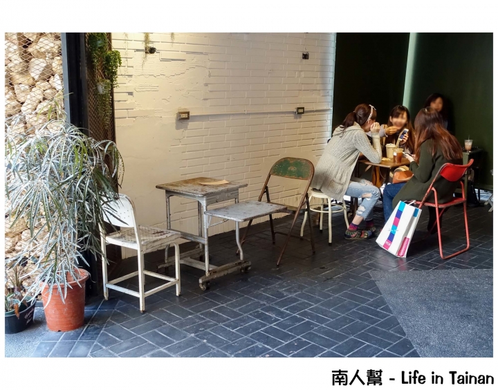 【台南中西區-咖啡館】市區轉角處世外桃源│完全是小編愛的風格│咖啡也很平價~花樓follow coffee